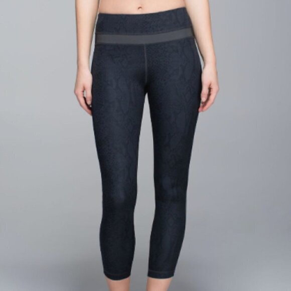 Lululemon Light Speed Tight in Desert Snake Deep Coal Black sz 4 - Picture 1 of 5